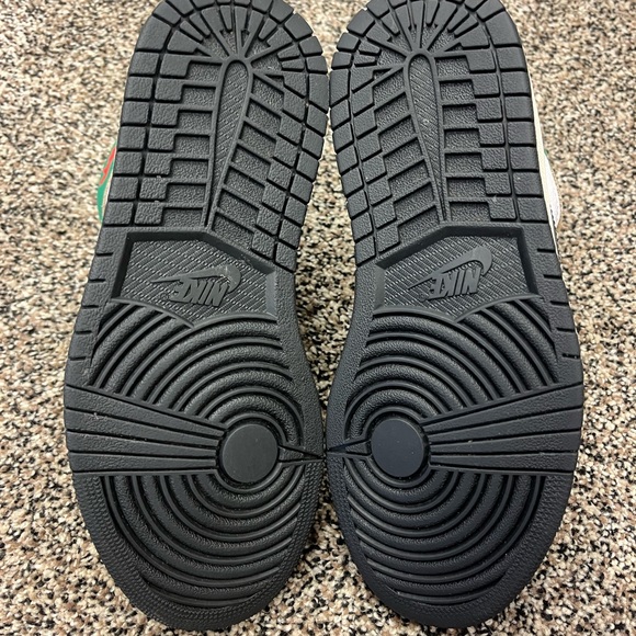 Size 6.5 - Air Jordan 1 Retro OG High Lucky Green Womens - Picture 5 of 8